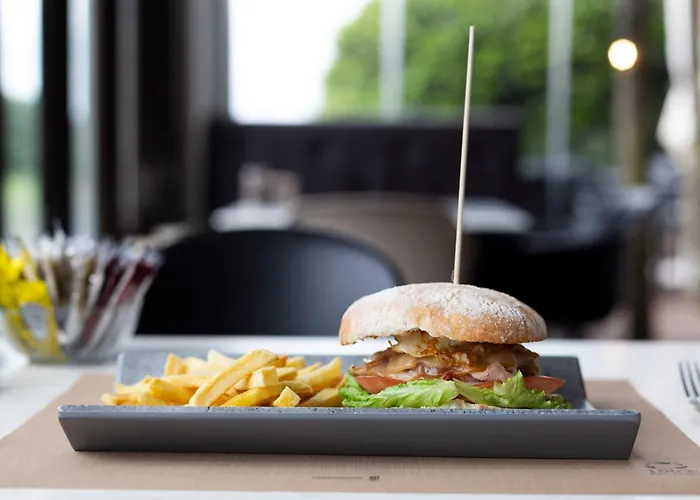 Отель Santiago Apostol Кастрофейто