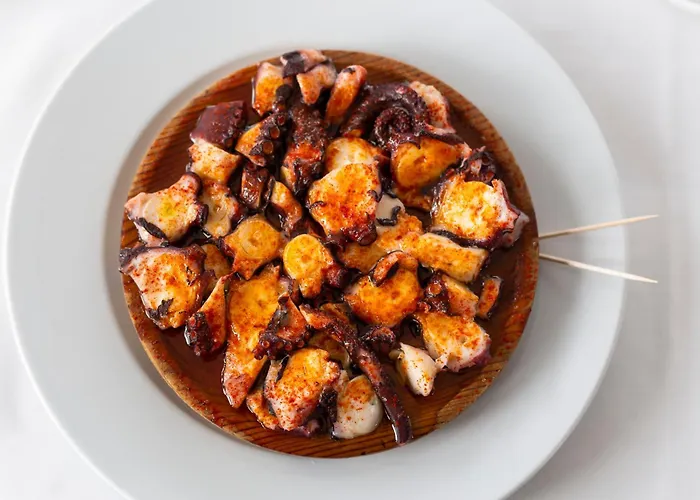 Отель Santiago Apostol Кастрофейто